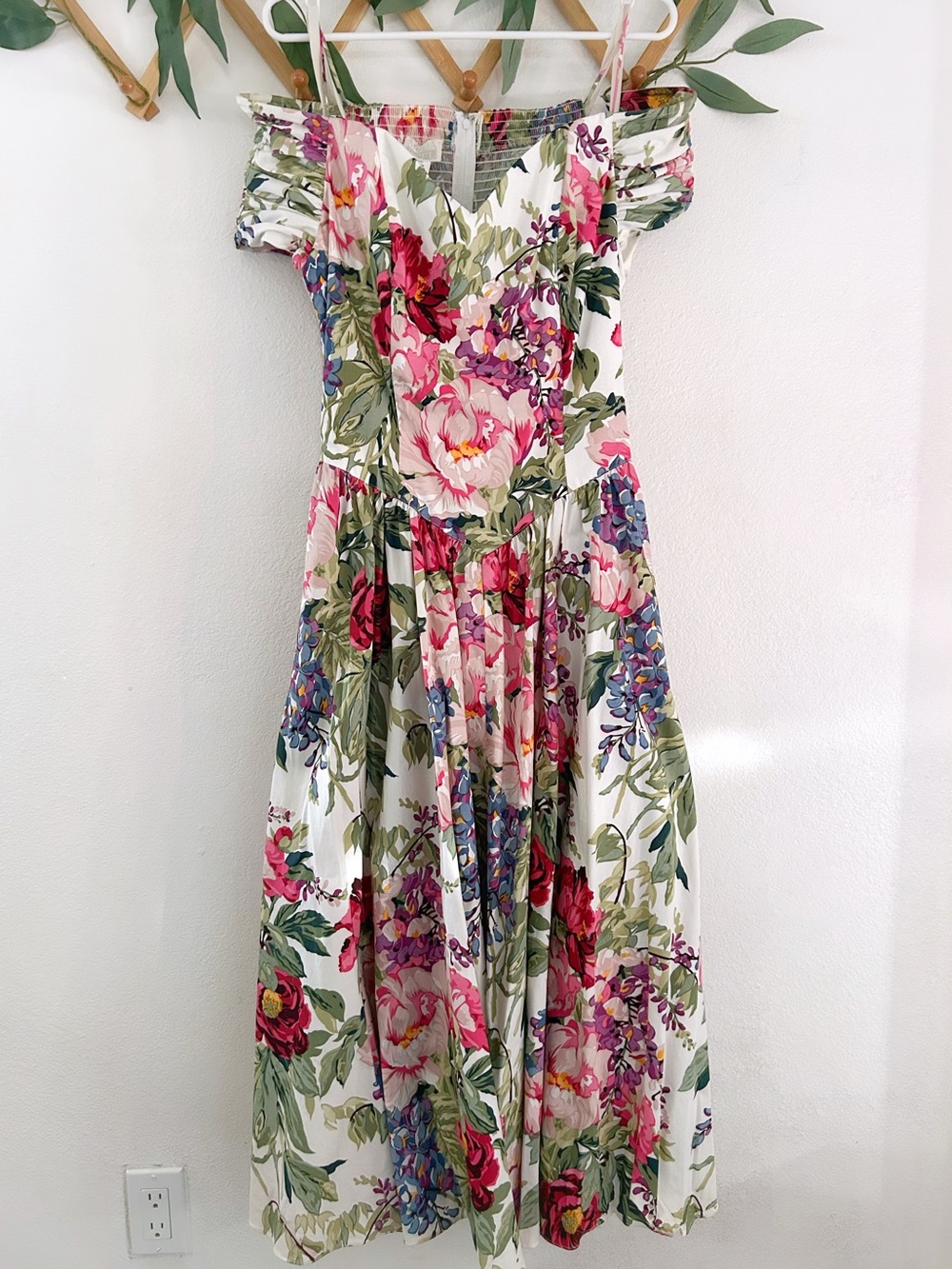 1980s vintage floral dress, tea time